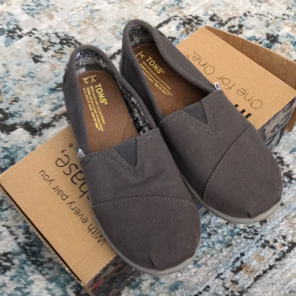 Youth Classics Toms. Ash canvas. Kids Toms.
